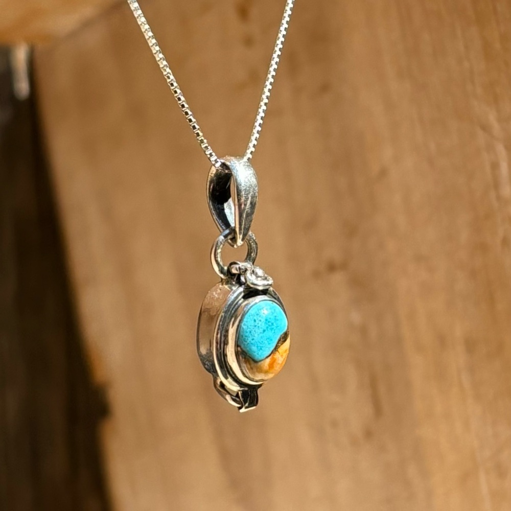 SOLD Spiny Oyster, Turquoise Poison Necklace - Picture 5 of 14